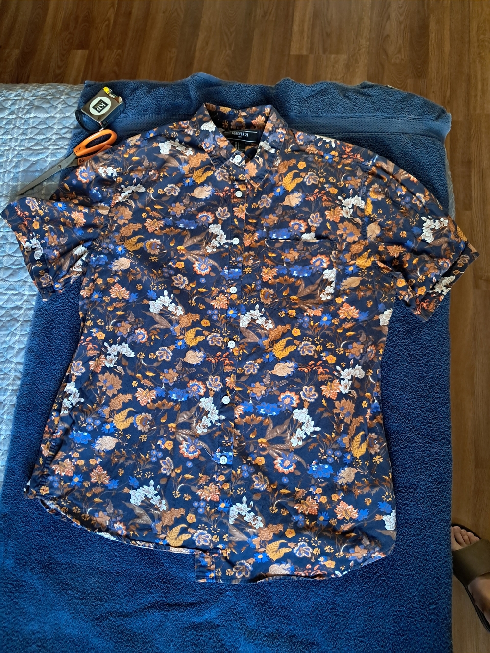 Forever 21 Men Shirt Large L Floral Button Up Short Sleeve Navy Blue Orange